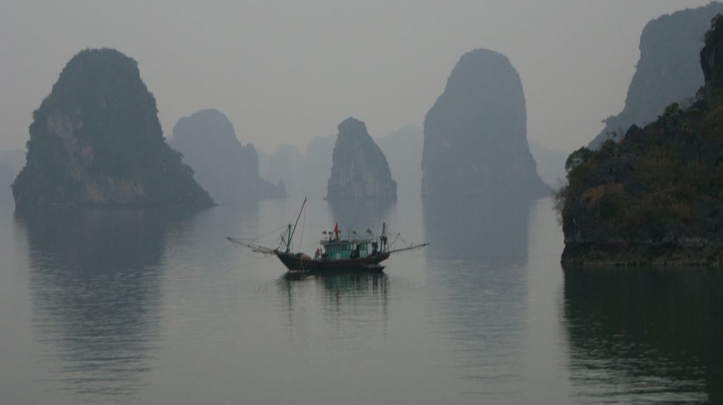 Kinh nghiệm du lịch Hạ Long vào mùa cao điểm