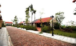 Giá vé vào khu du lịch sinh thái Vườn Vua Resort