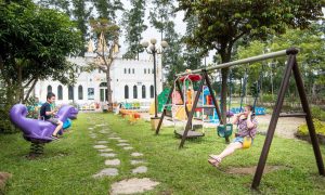 Giá vé vào khu du lịch sinh thái Vườn Vua Resort