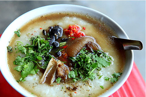 Thưởng thức bánh cuốn trứng và cháo ấu tẩu của cao nguyên đá