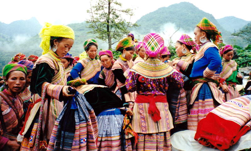 Chợ phiên Sapa nổi tiếng-Khám phá văn hóa Sapa