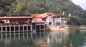 đền chúa thác Bờ Hòa Bình